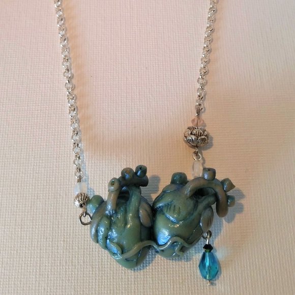 HANDMADE Turquoise blue iridescent Siamese anatomical heart necklace - Picture 7 of 9